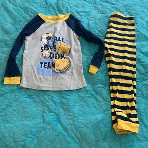 Member’s Mark (Sam’s Club brand) long sleeved pajama set. Boys 5T.
